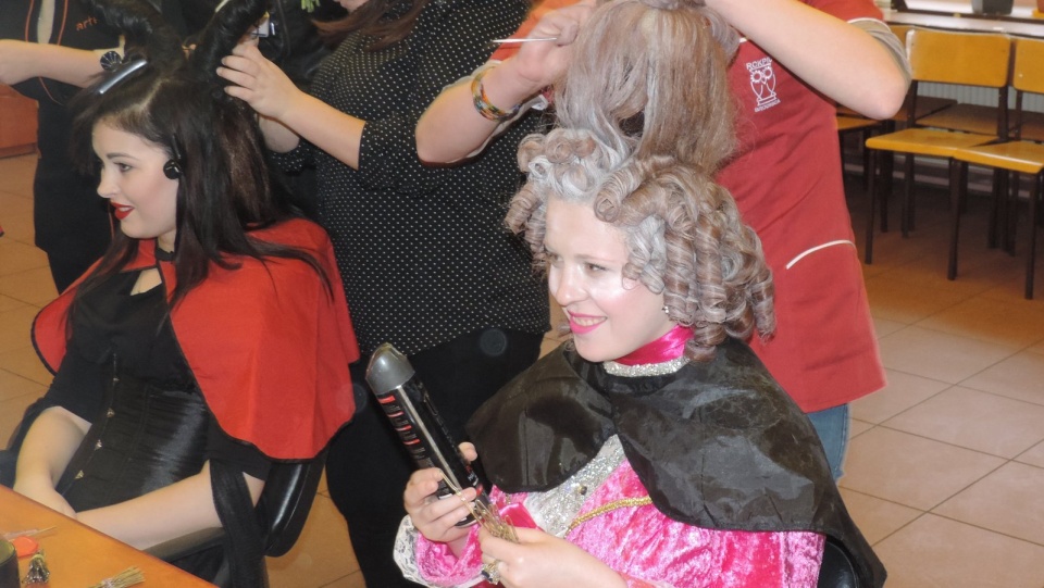 Organizatorzy postanowili połączyć fryzjestwo, muzykę i film. Fot. Lech Przybyliński