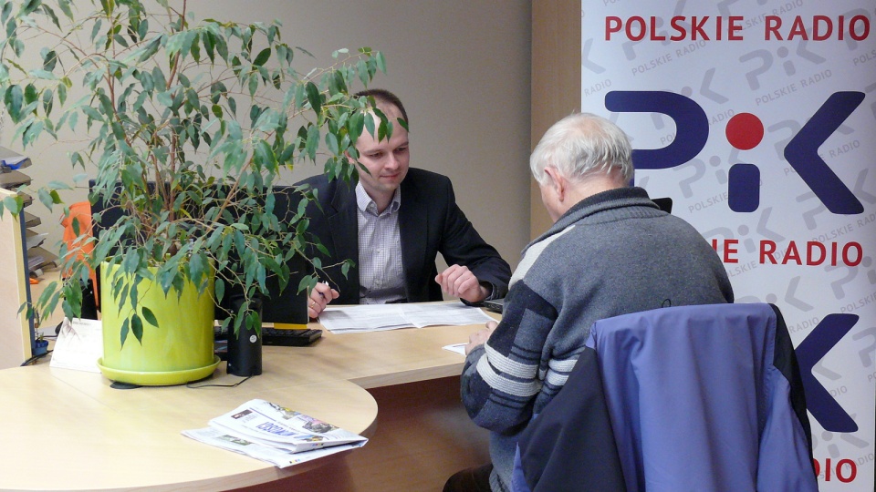 Wystarczy przyjść do radia z PIT-em otrzymanym z ZUS-u, nowe zeznanie z przekazanym 1 procentem pomogą wypełnić doradcy. Fot. Arkadiusz Buziak