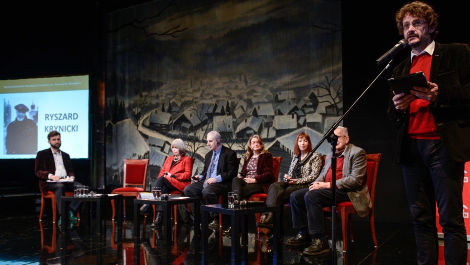 Konferencja prasowa, na której zostało ogłoszone nazwisko laureata Międzynarodowej Nagrody Literackiej im. Zbigniewa Herberta 2015. Fot. PAP/Jakub Kamiński