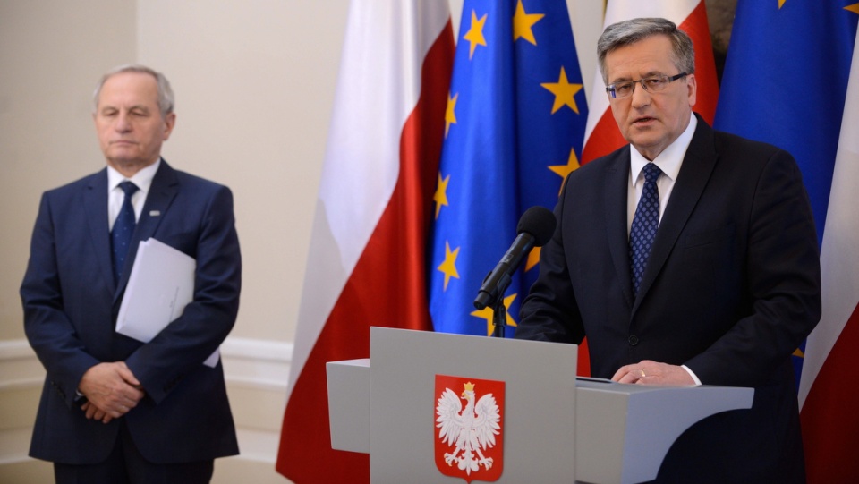 Prezydent Bronisław Komorowski (P) i szef BBN Stanisław Koziej (L), podczas konferencji prasowej po posiedzeniu Rady Bezpieczeństwa Narodowego. Fot. PAP/Jakub Kamiński