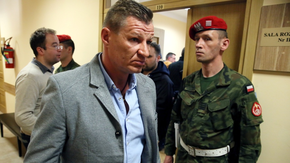 Plut. rezerwy Tomasz Borysiewicz wychodzi z sali rozpraw, po ogłoszeniu wyroku w procesie żołnierzy oskarżonych o zbrodnię wojenną w Nangar Khel w Afganistanie. Fot. PAP/Tomasz Gzell
