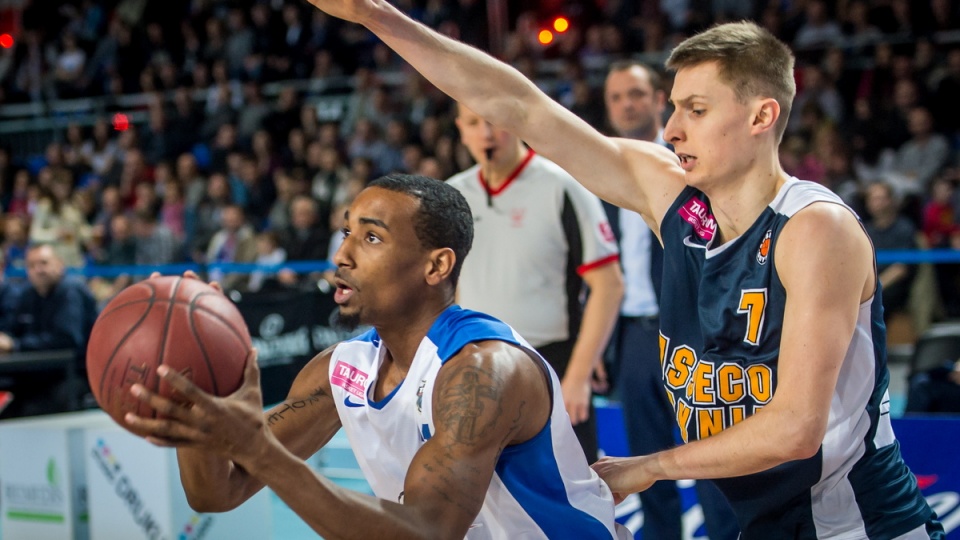 Drużyna Polskiego Cukru Toruń minimalnie przegrała z koszykarzami Asseco Gdynia w meczu Tauron Basket Ligi. Fot. Tytus Żmijewski