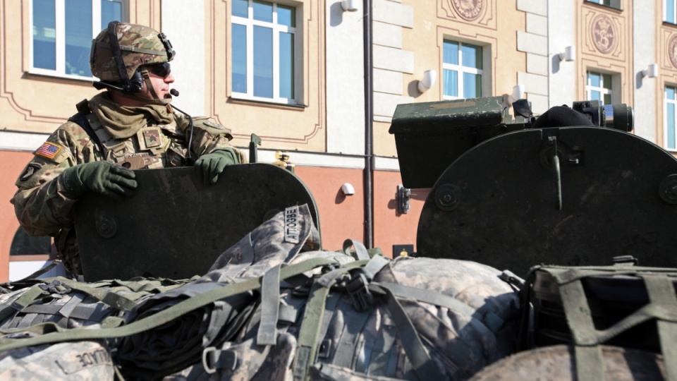 Eksperci wskazują, że polskie starania o stałą obecność wojsk amerykańskich są oczywistą reakcją zmianę zachowania Rosji. Fot. archiwum PAP/Artur Reszko