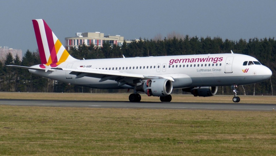 Samolot linii Germanwings wysłała sygnał SOS ok. godziny po starcie, chwilę później airbus się rozbił. Fot. PAP/EPA