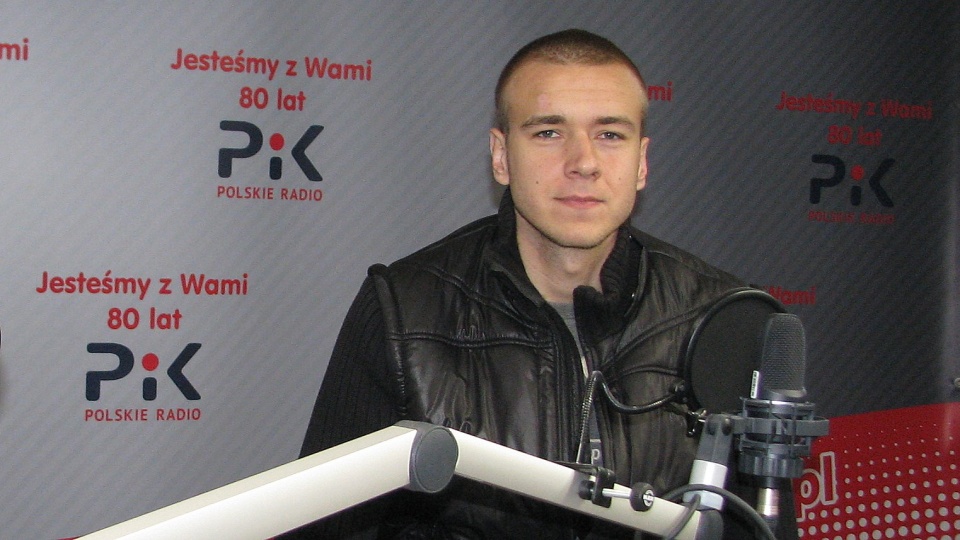 W studiu Polskiego Radia PiK o akcji mówił bramkarz Zawiszy Grzegorz Sandomierski. Fot. Tomasz Kaźmierski