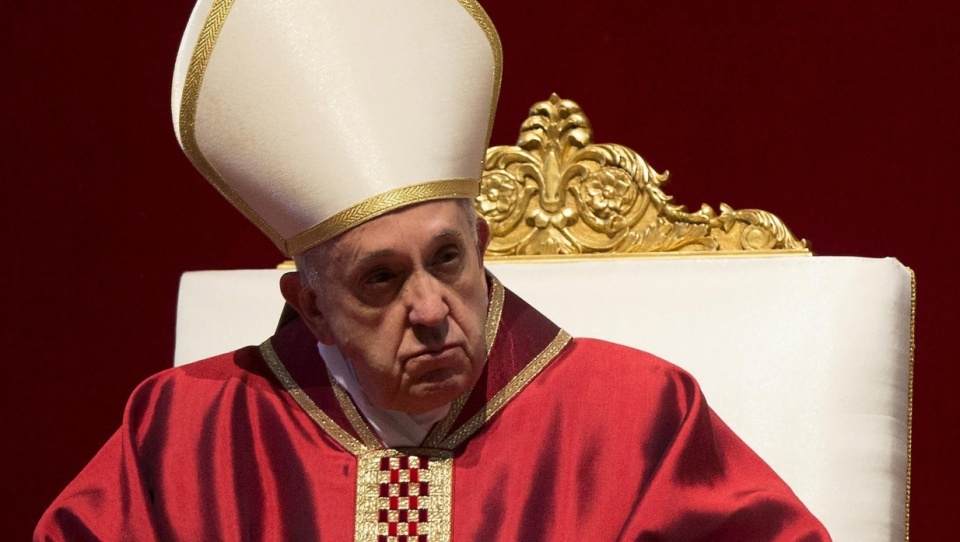 W Wielki Piątek papież Franciszek przewodniczył w bazylice Świętego Piotra nabożeństwu Męki Pańskiej. Fot. PAP/EPA