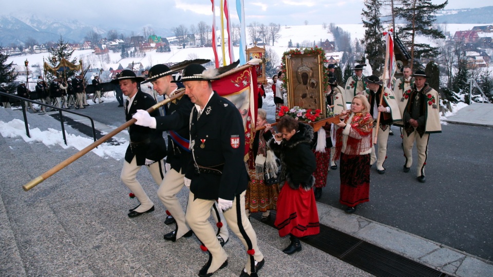 Procesja rezurekcyjna w Sanktuarium Matki Boskiej Objawiającej Cudowny Medalik w Zakopanem-Olczy. Fot. PAP/Grzegorz Momot