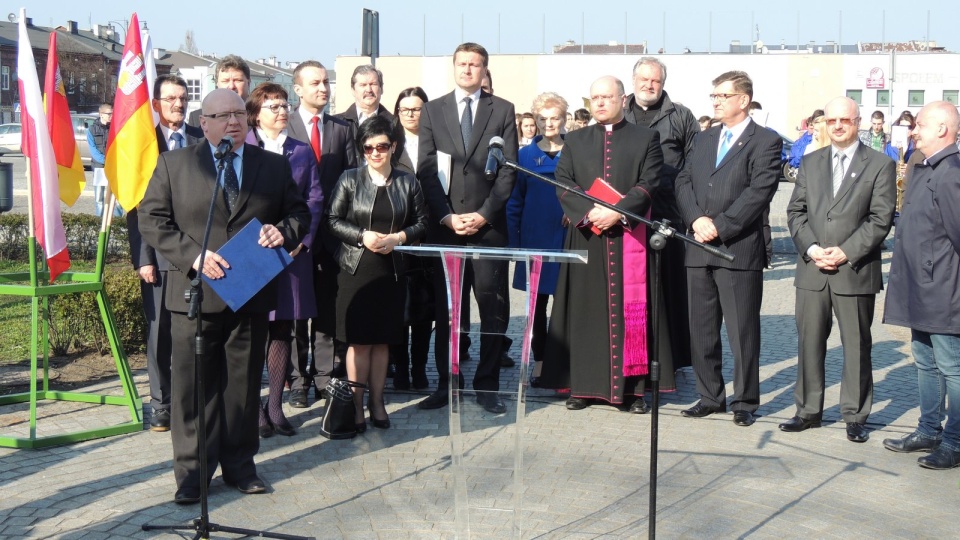 Duży skwer w centrum miasta nosi od dziś imię Lecha i Marii Kaczyńskich. Fot. Marek Ledwosiński