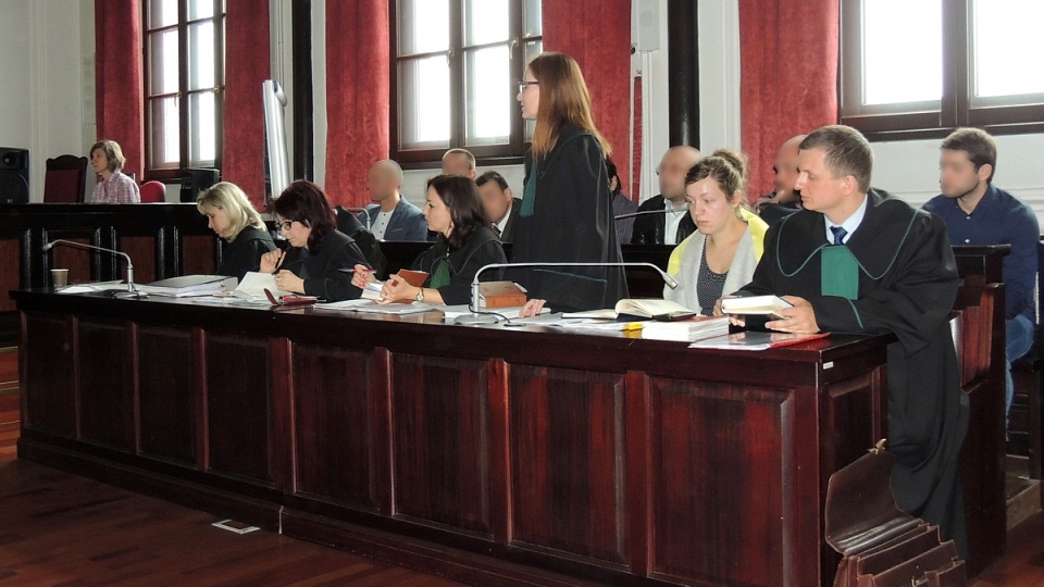 Ośmiu oskarżonych o przemyt narkotyków stanęło przed Sądem Okręgowym w Bydgoszczy, jednakże do procesu nie doszło. Fot. Tatiana Adonis