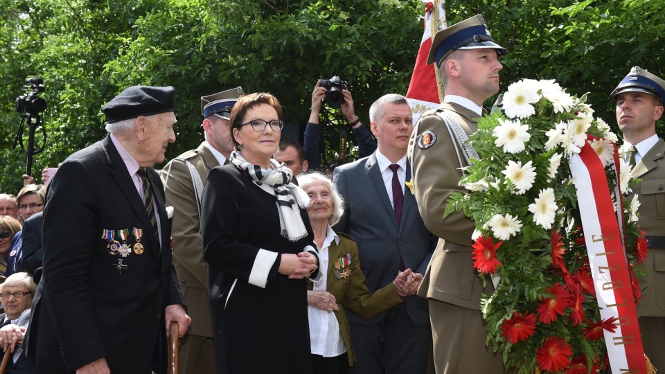 Szefowa rządu spotkała się również z polskimi kombatantami. PAP/Radek Pietruszka