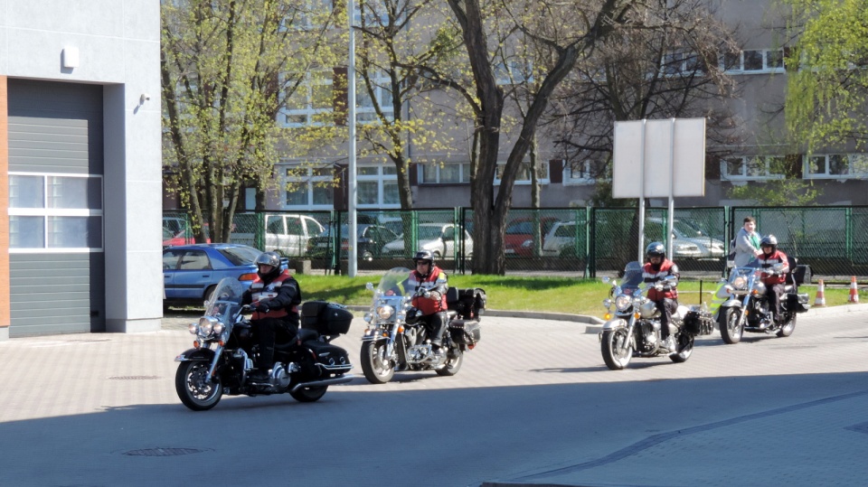 Oficjalnemu otwarciu pracowni towarzyszyła motocyklowa oprawa. Fot. Lech Przybyliński