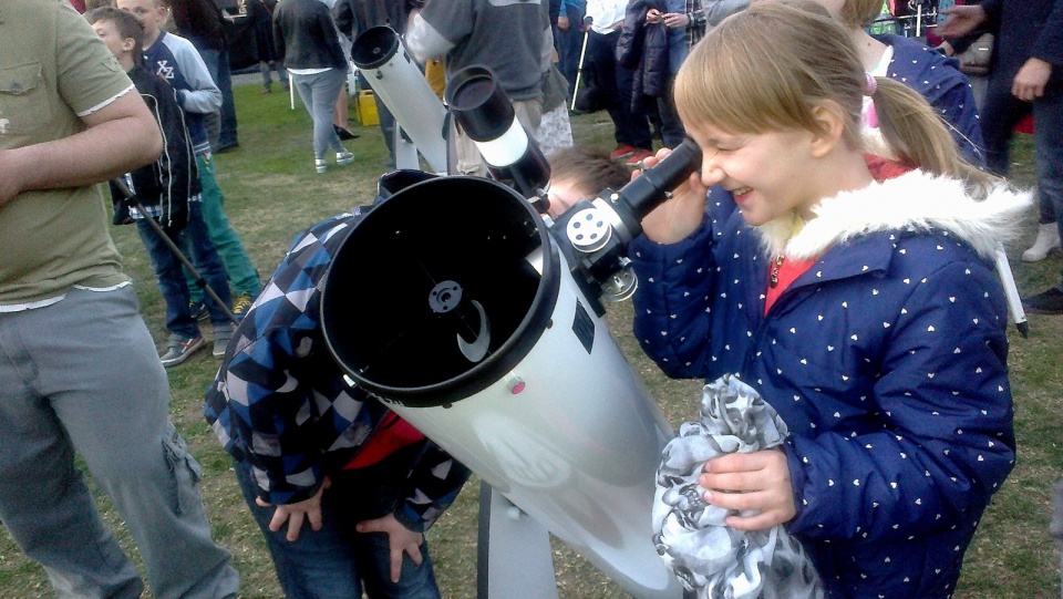 Impreza pn. ”Dotknij Księżyc”, która skupiła miłośników astronomii, muzyki i dobrej zabawy. Fot. Andrzej Krystek