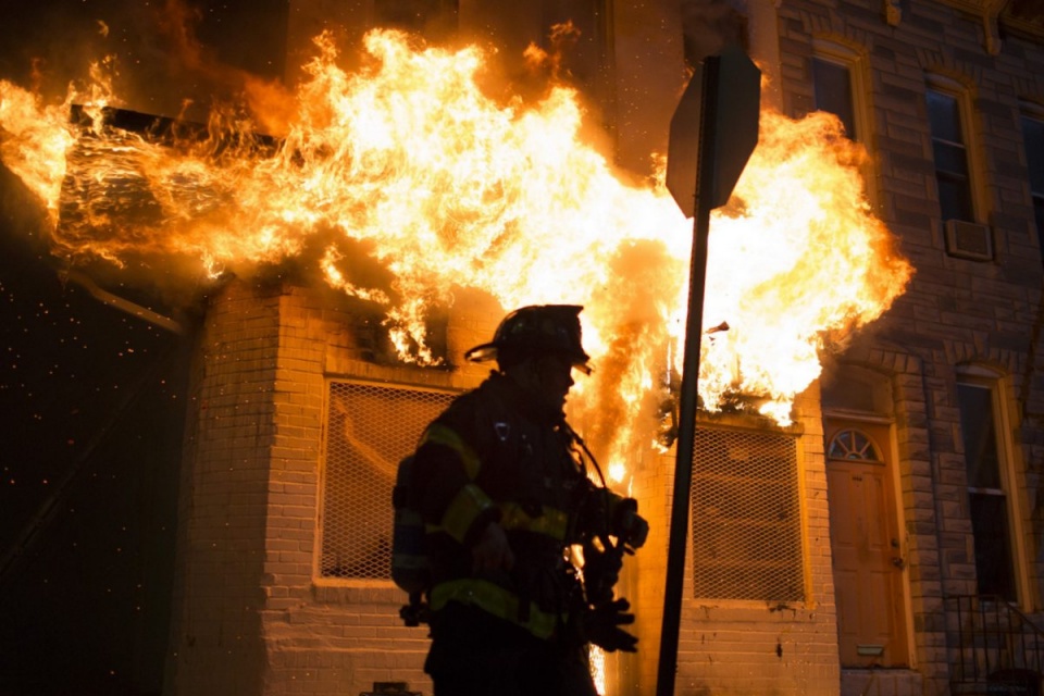 W Baltimore doszło do aktów wandalizmu, podpaleń i rabowania sklepów. Fot. PAP/EPA