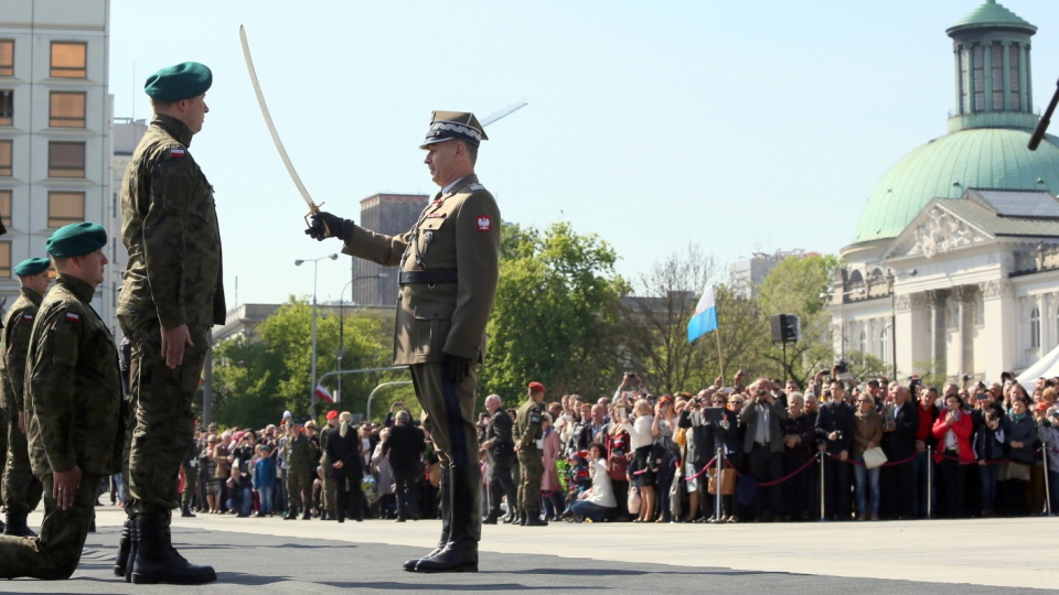 Uroczysta promocja odbyła się przed Grobem Nieznanego Żołnierza w Warszawie. Fot. PAP/Tomasz Gzell