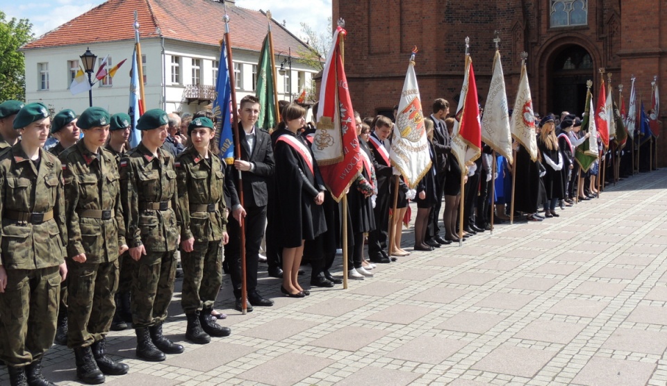 Miejskie obchody Święta Konstytucji 3 Maja, odbyły się we Włoclawku przed katedrą diecezjalną. Fot. Marek Ledwosiński