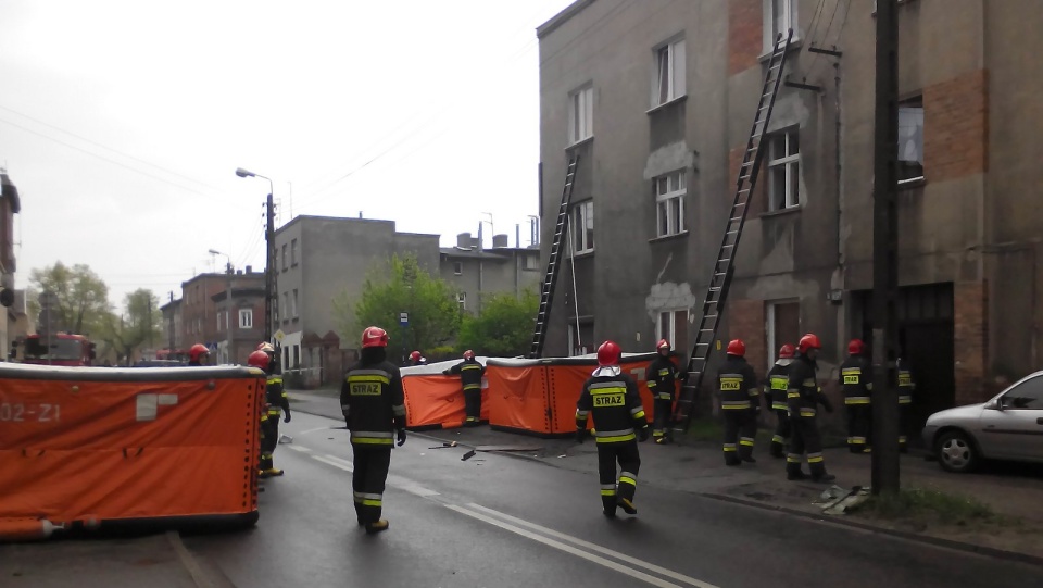 Skokochrony rozłożone przed kamienicą przy ul. Stromej w Bydgoszczy. Fot. Kamila Zroślak