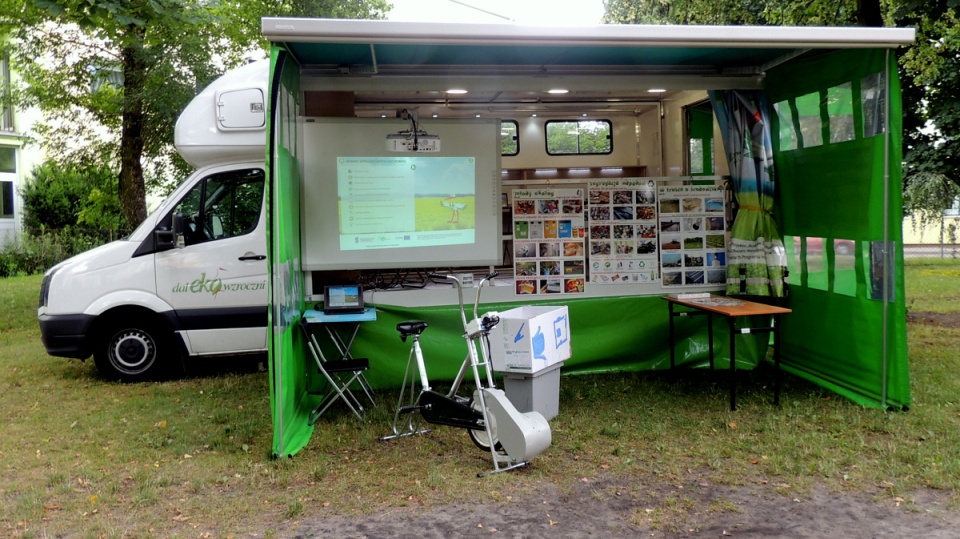 W ramach kampanii edukacyjnej w odwiedzanych przez Ekobus miejscach prowadzone są "ekolekcje". Fot. archiwum PR PiK