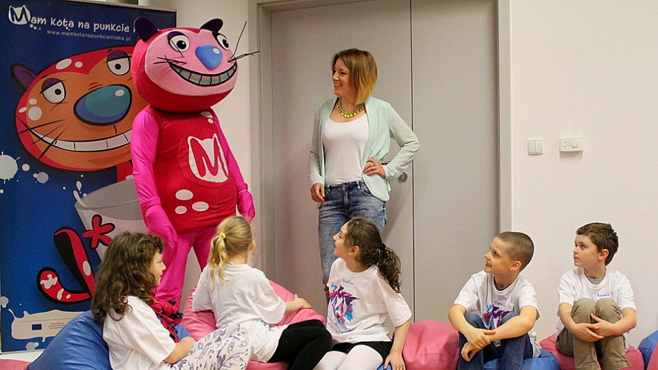 W ramach kampanii "Mam kota na punkcie mleka", w toruńskim W Międzynarodowym Centrum Spotkań Młodzieży uczniowie brali udział w "mlecznych lekcjach". Fot. nadesłane