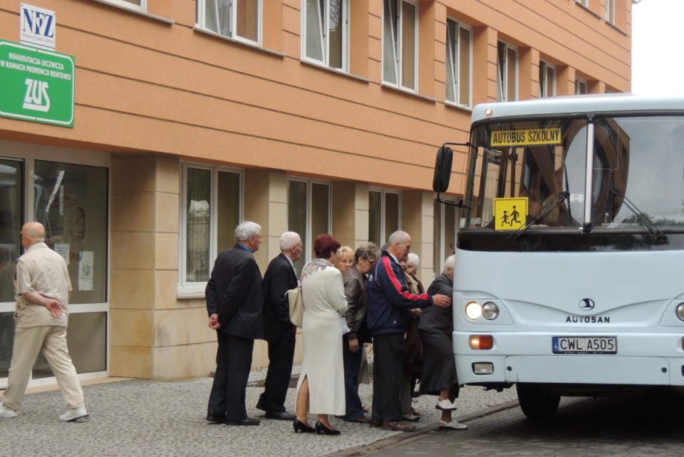 Na udział w głosowaniu zdecydowała się skromna grupa kuracjuszy z Wieńca-Zdroju. Fot. Marek Ledwosiński