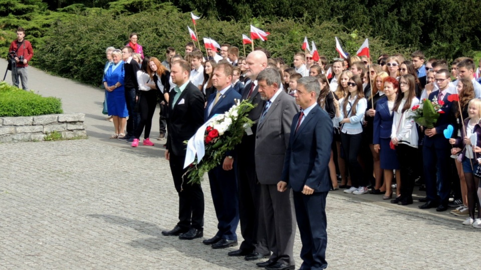 Obchody odbyły się pod pomnikiem polskiego wodza - Honorowego Obywatela Torunia. Fot. Michał Zaręba