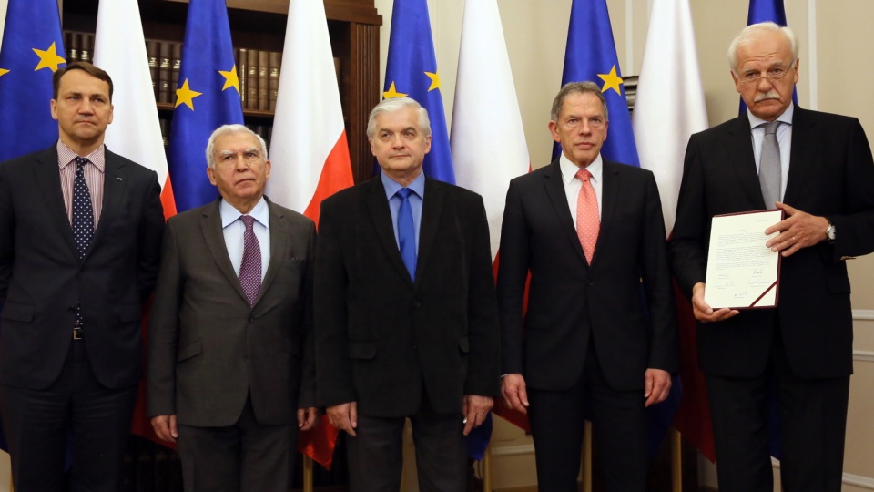 Byli szefowie MSZ (od lewej): Radosław Sikorski, Daniel Rotfeld, Włodzimierz Cimoszewicz, Dariusz Rosati, Andrzej Olechowski. Fot. PAP/Tomasz Gzell