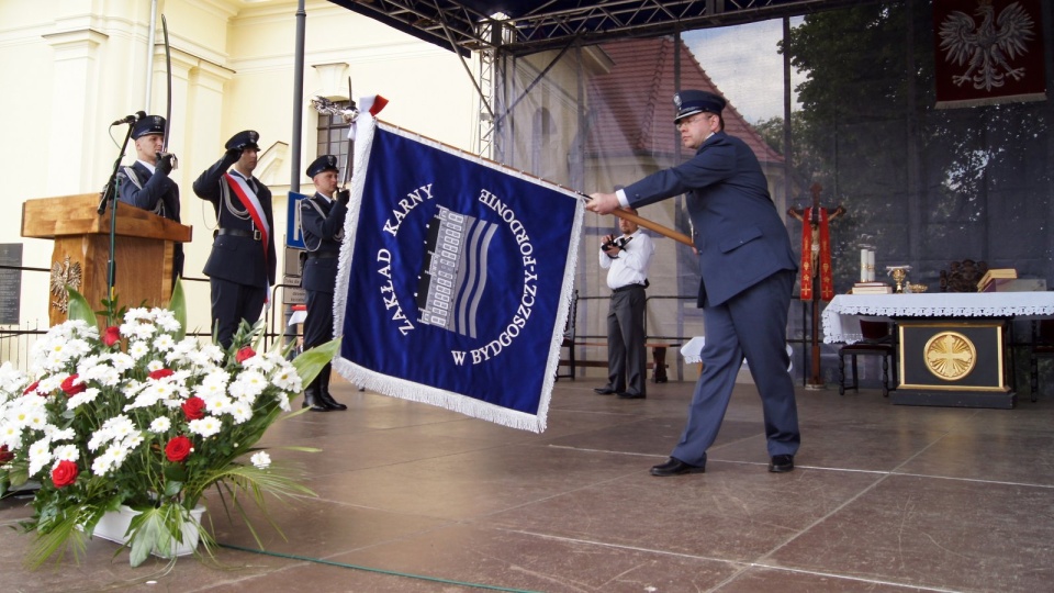 Tak prezentuje się sztandar Zakładu Karnego w Fordonie. Fot. Henryk Żyłkowski