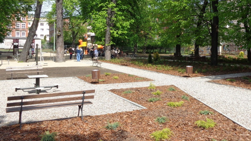 Odnowiony niedawno miejski park przy dawnym kinie Tivoli w Grudziądzu został zamknięty. Fot. Archiwum/Marcin Doliński