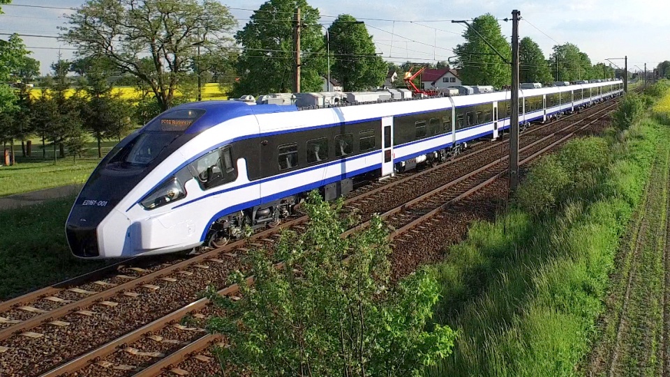 Testy pociągu PesaDart przeprowadzane są na specjalnym torze Instytutu Kolejnictwa w Żmigrodzie na Dolnym Śląsku. Fot. PESA