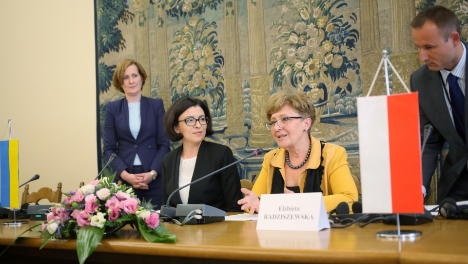 Podpisanie wspólnej deklaracji na zakończenie VIII sesji Zgromadzenia Parlamentarnego Polski i Ukrainy. Fot. PAP/Leszek Szymański