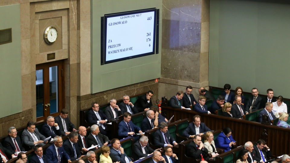 Głosowanie poprzedziła burzliwa dyskusja m.in. na temat definicji zarodka. Fot. PAP/Paweł Supernak