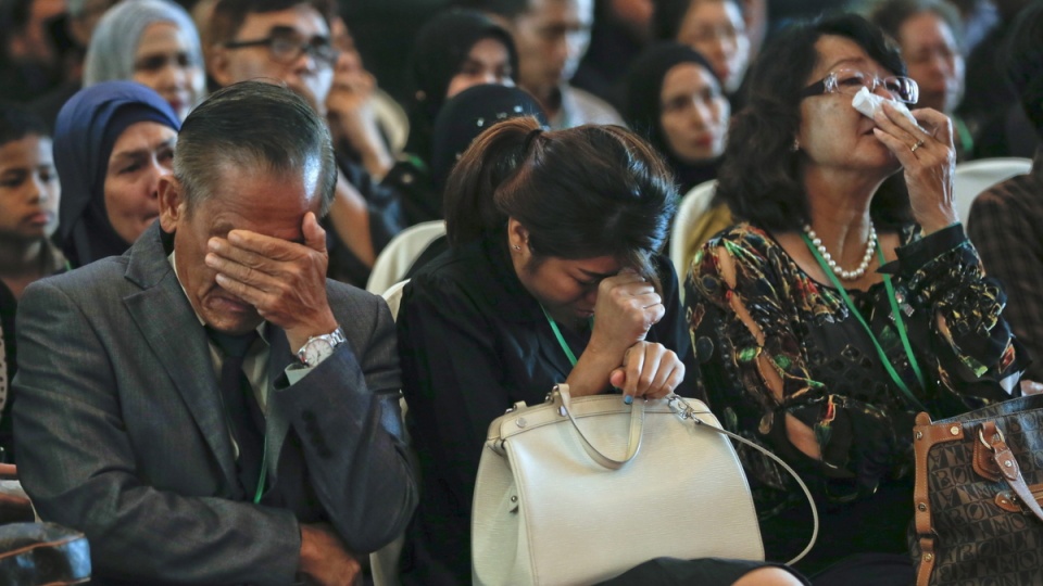 Rodziny malezyjskich ofiar katastrofy boeinga na rocznicowej ceremonii żałobnej. PAP/EPA/FAZRY ISMAIL