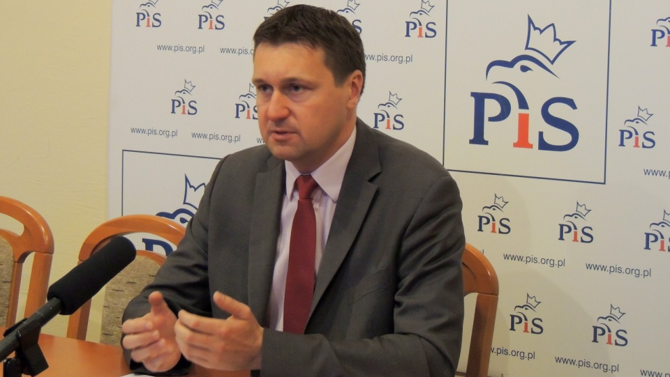 Poseł PiS podczas konferencji prasowej we Włocławku. Fot. Marek Ledwosiński