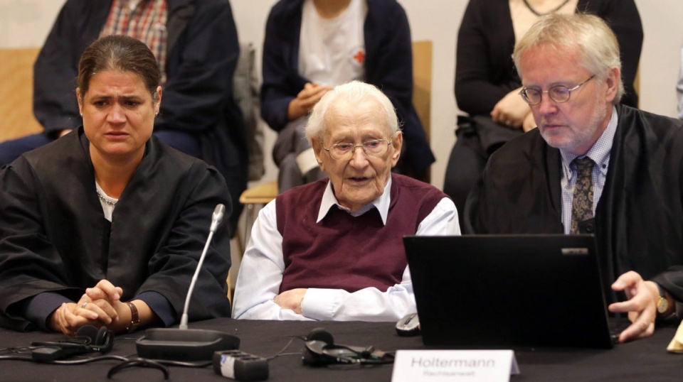 Sąd w Lueneburgu uznał 94-letniego esesmana za winnego pomocnictwa w zamordowaniu co najmniej 300 tys. osób. Fot. PAP/EPA