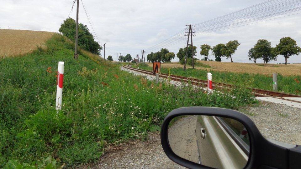 Na początku czerwca br. na tym niestrzeżonym przejeździe w miejscowości Pniewite zginęła dwójka dzieci. Fot. Marcin Doliński