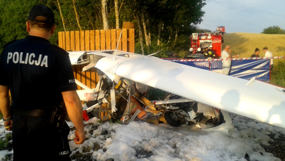 Awionetką leciało dwóch mężczyzn, zginął 60-letni pasażer. Fot. KWP Bydgoszcz