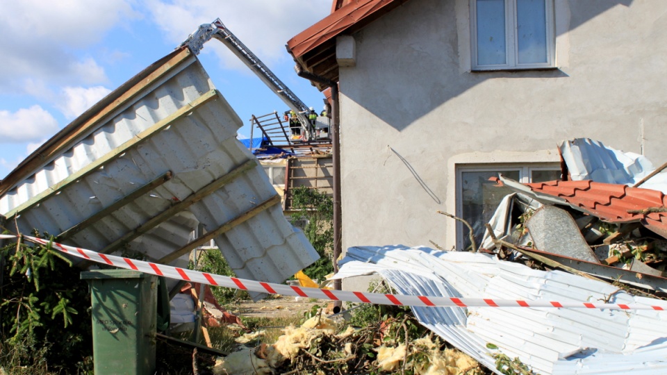 Jeden ze zniszczonych budynków w podtoruńskich Zawałach. Fot. Monika Kaczyńska