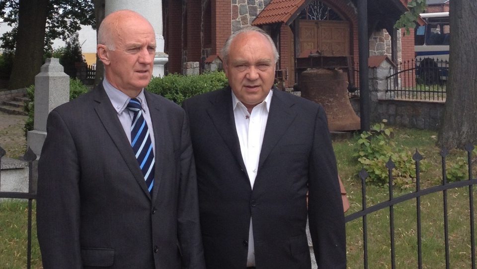 Prezydent Grudziądz Robert Malinowski (z lewej) i ks. Zdzisław Ossowski. Fot. grudziadz.pl