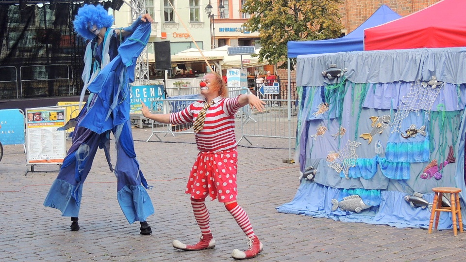 Na Rynku Staromiejskim można było zobaczyć m.in. przedstawienie pt. "Stary Clown i morze". Fot. Michał Zaręba