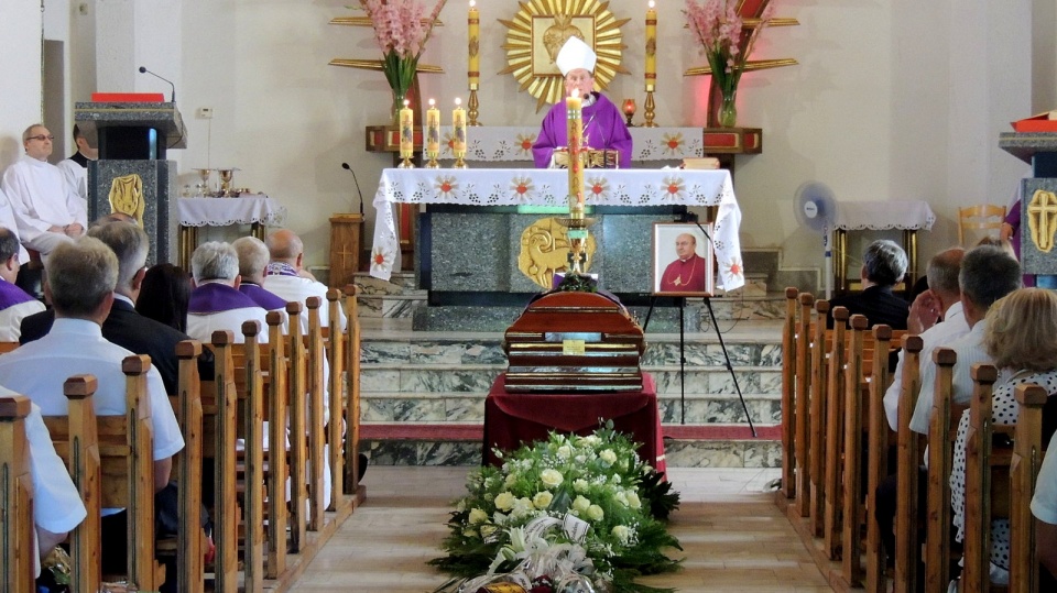 W uroczystościach pogrzebowych uczestnił m.in. arcybiskup senior archidiecezji gnieźnieńskiej Henryk Muszyński. Fot. Tatiana Adonis