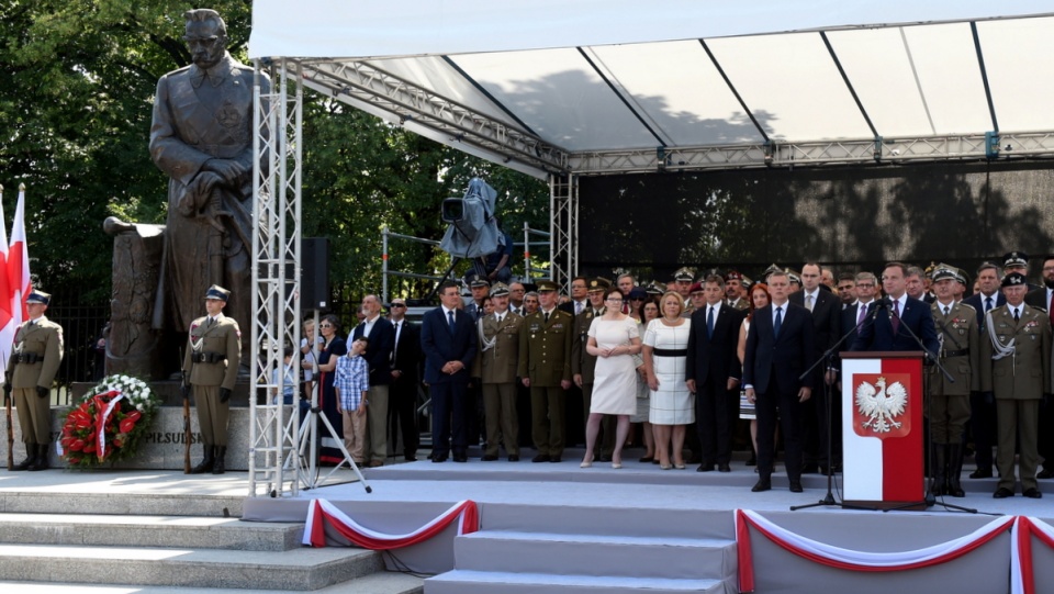 Wystąpienie zwierzchnika Sił Zbrojnych, prezydenta Andrzeja Dudy podczas uroczystości w Al. Ujazdowskich, przed rozpoczęciem defilady wojskowej. PAP/Radek Pietruszka