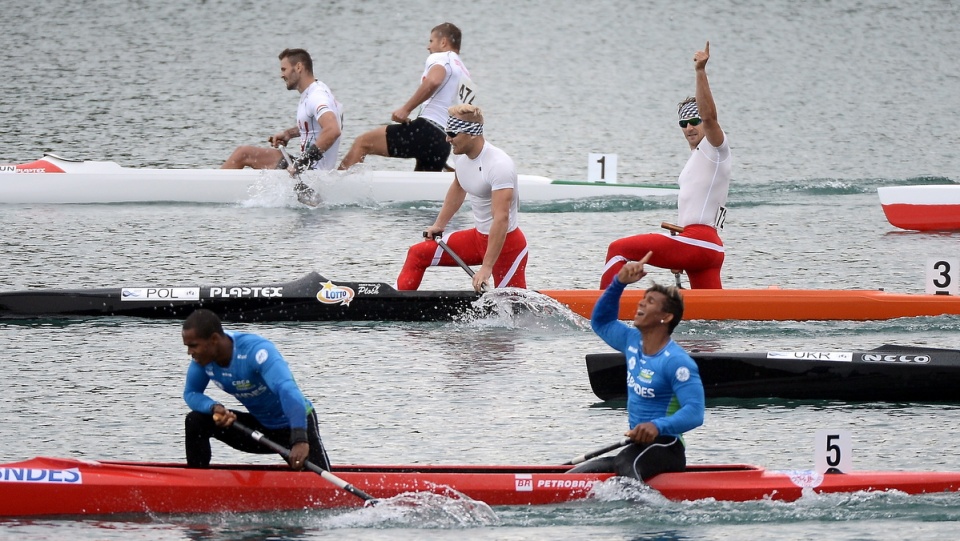 Piotr Kuleta i Marcin Grzybowski wywalczyli brązowy medal podczas kajakarskich mistrzostw świata w Mediolanie. Fot. PAP/Bartłomiej Zborowski