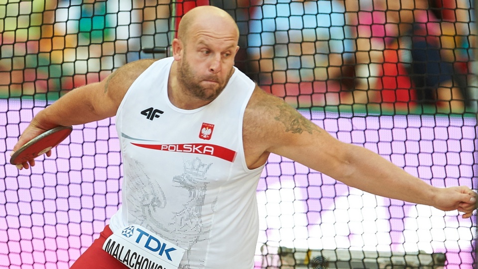 Polak Piotr Małachowski w eliminacjach rzutu dyskiem podczas lekkoatletycznych mistrzostw świata w Pekinie. Fot. PAP/Adam Warżawa