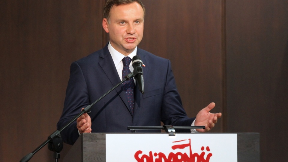 Prezydent RP Andrzej Duda podczas spotkania z okazji 35. rocznicy podpisania Porozumień Sierpniowych, w historycznej sali BHP Stoczni Gdańskiej. Fot. PAP/Piotr Wittman