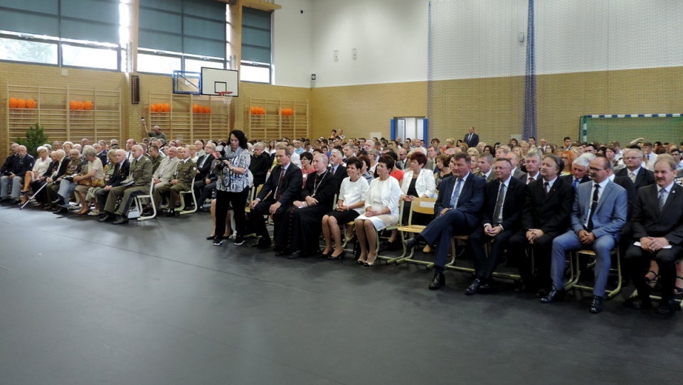 Rok szkolny na Kujawach i Pomorzu zainaugurowano nowej sali gimnastycznej Zespołu Szkół Zawodowych im. gen. Stanisława Maczka w Koronowie. Fot. Lech Przybyliński