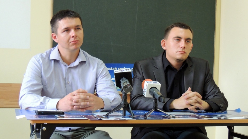 Działacze KNP na konferencji prasowej podsumowali swoje działania, nakłaniające obywateli do udziału w zaplanowanym na niedzielę referendum. Fot. Marek Ledwosiński