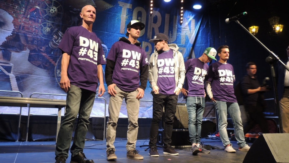 Kibice, działacze i żużlowcy wspierali 23-letniego zawodnika, który uległ ciężkiemu wypadkowi. Fot. Michał Zaręba