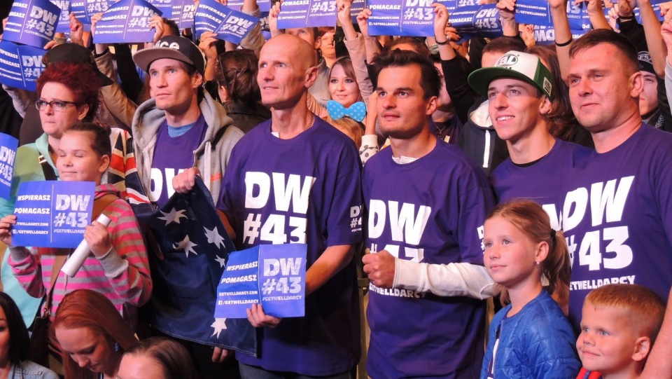 Kibice, działacze i żużlowcy wspierali 23-letniego zawodnika, który uległ ciężkiemu wypadkowi. Fot. Michał Zaręba