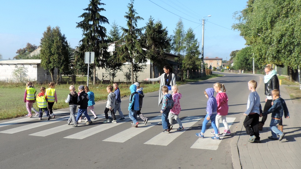 Praktyczna nauka zasad bezpieczeństwa na drodze. Fot. Lech Przybyliński