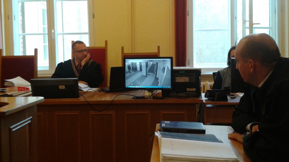 W sądzie rejonowym w Toruniu zakończył się proces przeciwko 20-letniemu Mateuszowi P. i 21-letniemu Szymonowi G., którym zarzucono znęcanie się nad psem. Fot. Michał Zaręba
