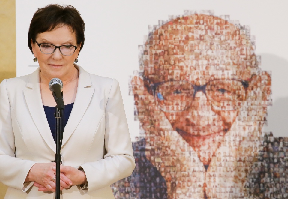 Premier dziękowała "za życie Bartoszewskiego i za to, co w tym życiu zrobił". Fot. PAP/Paweł Supernak